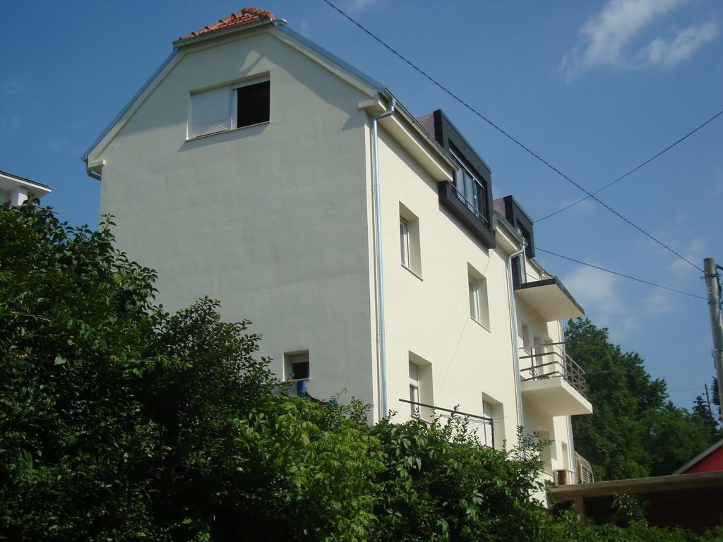 Two Flowers Apartments 자그레브 외부 사진